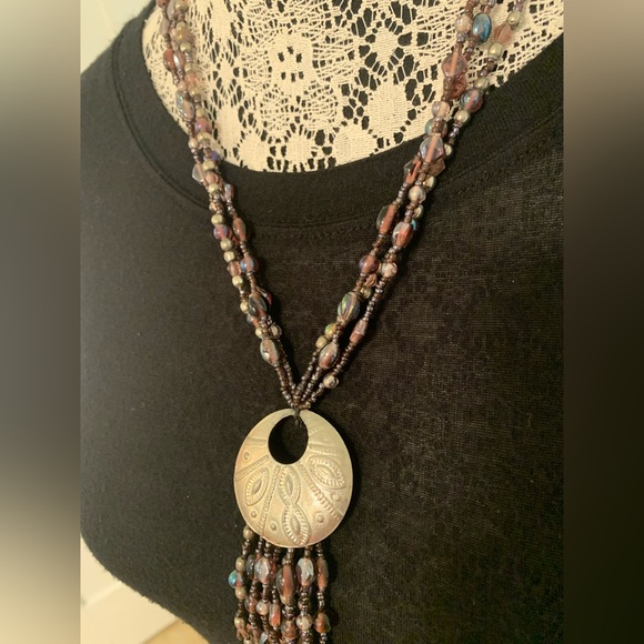 Purple beaded necklace with embossed aluminum accent - Picture 4 of 9